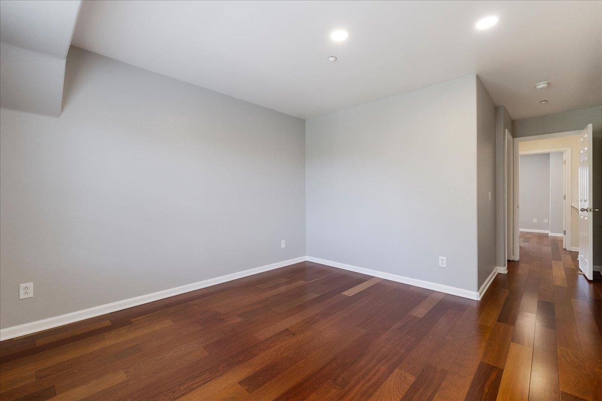 Detail Gallery Image 16 of 31 For 70 Sheffield Ct, Mountain View,  CA 94040 - 3 Beds | 3 Baths