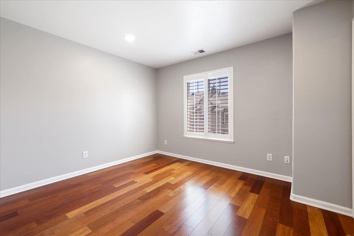 Detail Gallery Image 19 of 31 For 70 Sheffield Ct, Mountain View,  CA 94040 - 3 Beds | 3 Baths