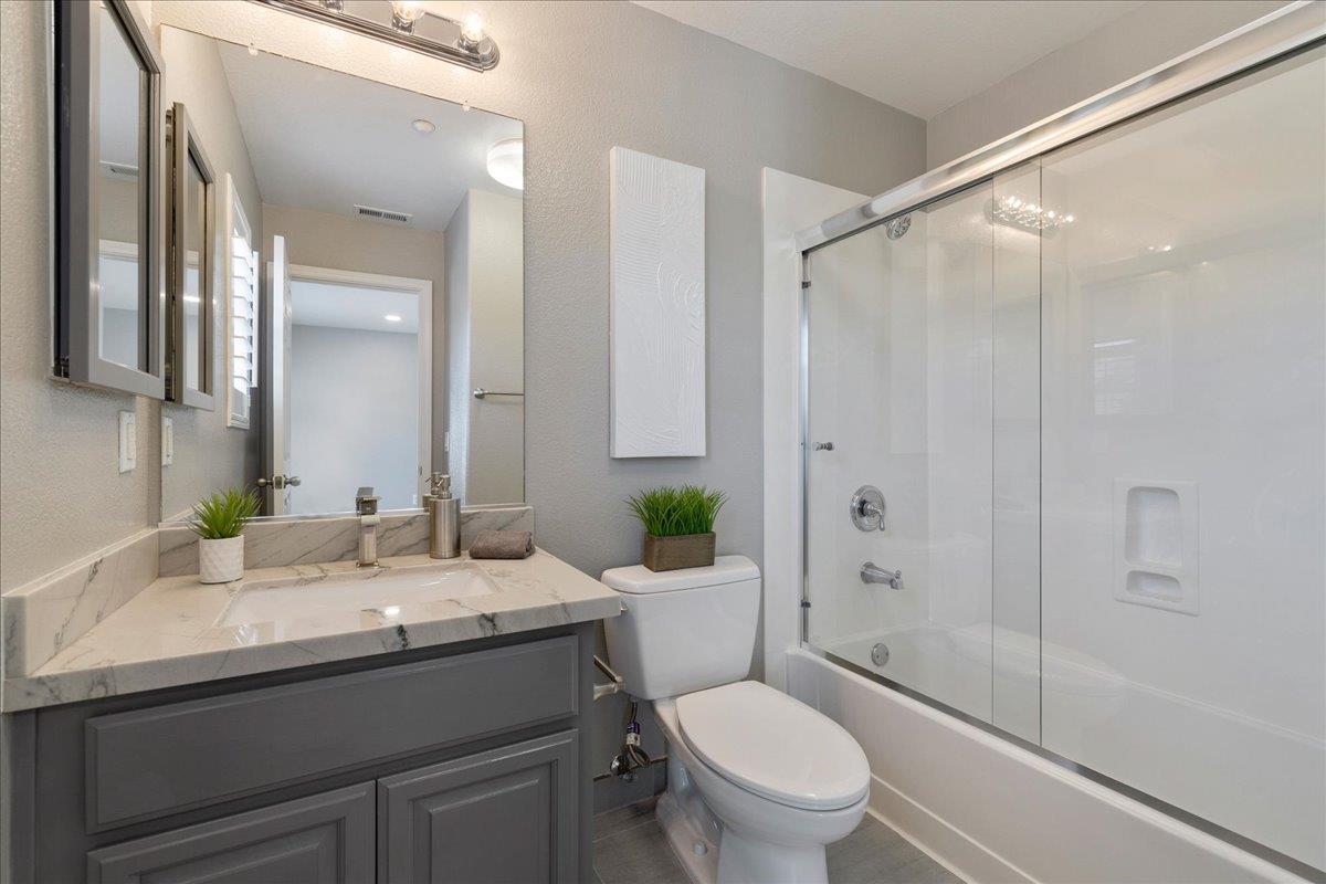 Detail Gallery Image 21 of 31 For 70 Sheffield Ct, Mountain View,  CA 94040 - 3 Beds | 3 Baths