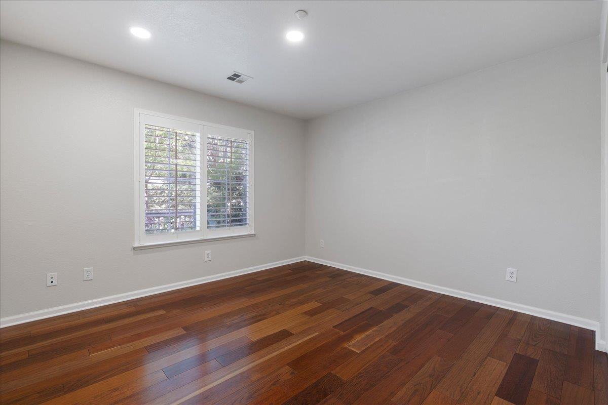 Detail Gallery Image 22 of 31 For 70 Sheffield Ct, Mountain View,  CA 94040 - 3 Beds | 3 Baths