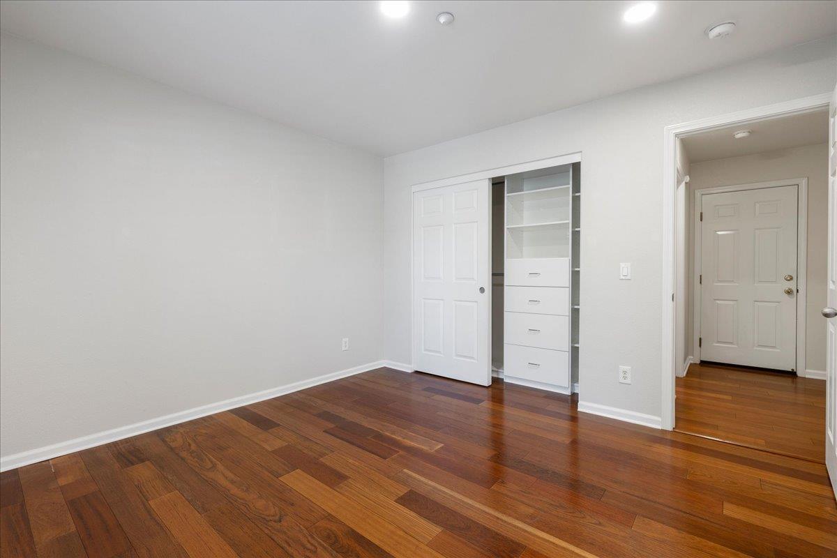 Detail Gallery Image 24 of 31 For 70 Sheffield Ct, Mountain View,  CA 94040 - 3 Beds | 3 Baths