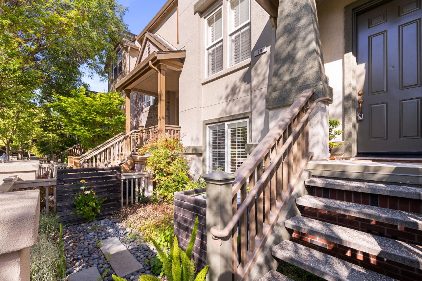Detail Gallery Image 3 of 31 For 70 Sheffield Ct, Mountain View,  CA 94040 - 3 Beds | 3 Baths