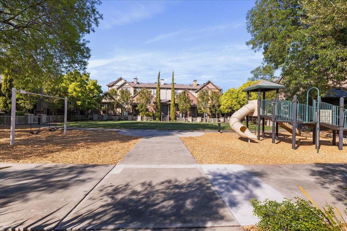 Detail Gallery Image 30 of 31 For 70 Sheffield Ct, Mountain View,  CA 94040 - 3 Beds | 3 Baths