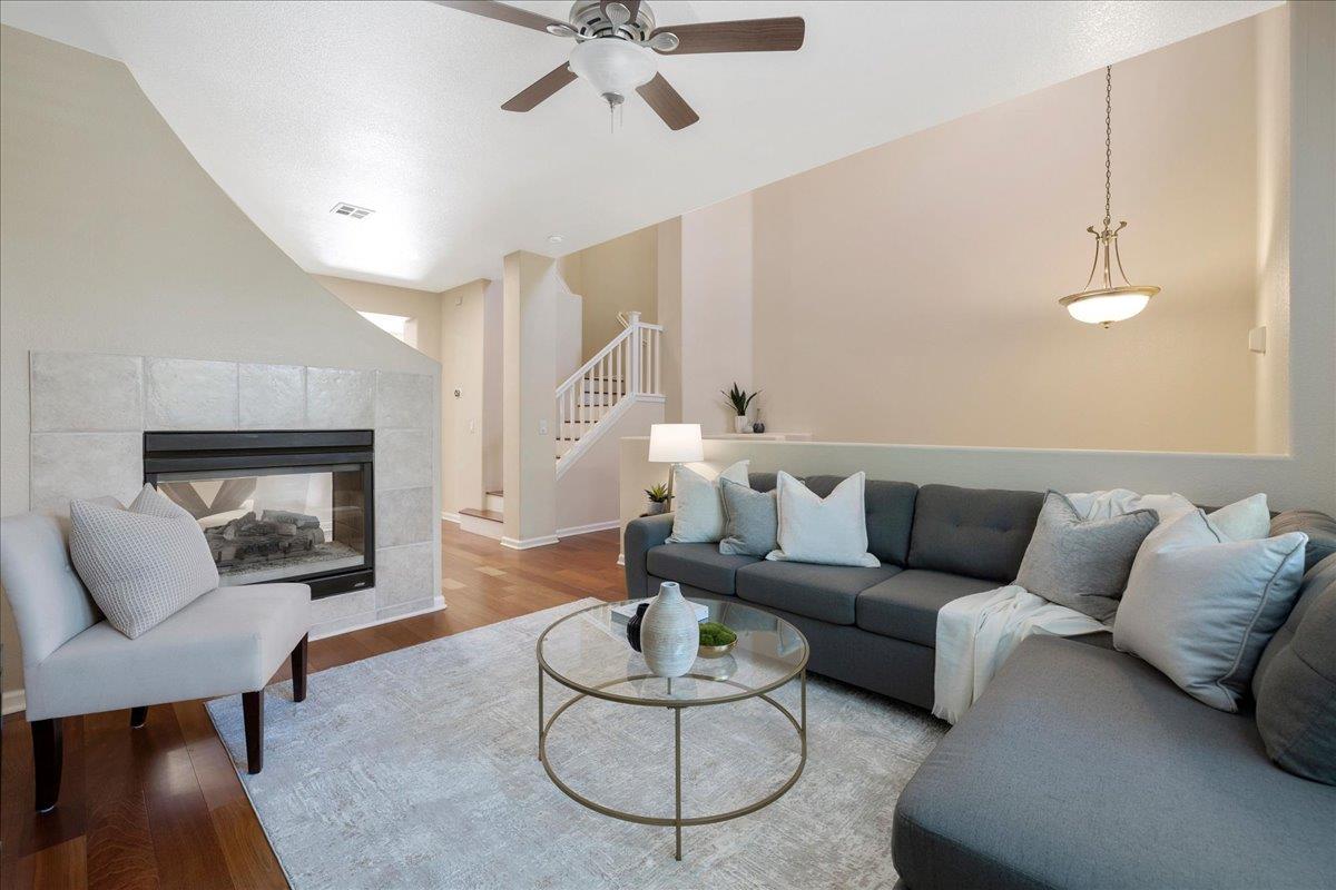 Detail Gallery Image 6 of 31 For 70 Sheffield Ct, Mountain View,  CA 94040 - 3 Beds | 3 Baths
