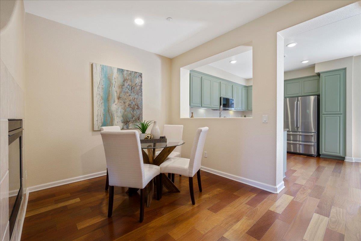 Detail Gallery Image 7 of 31 For 70 Sheffield Ct, Mountain View,  CA 94040 - 3 Beds | 3 Baths