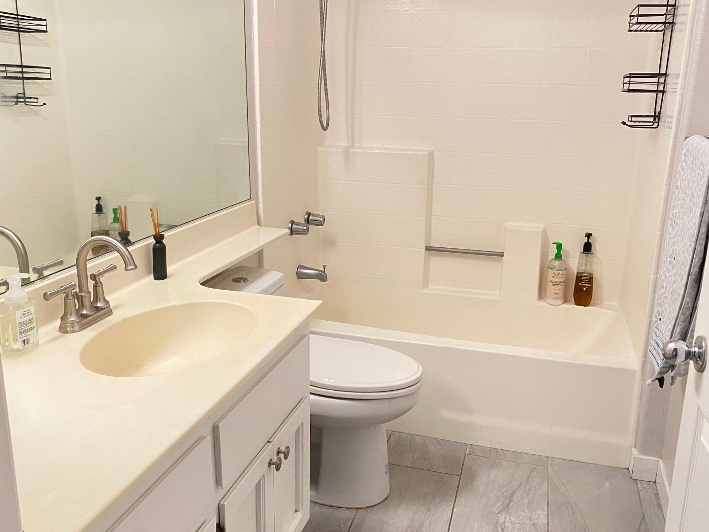 Detail Gallery Image 10 of 16 For 12670 Springbrook Dr #C,  San Diego,  CA 92128 - 2 Beds | 2 Baths