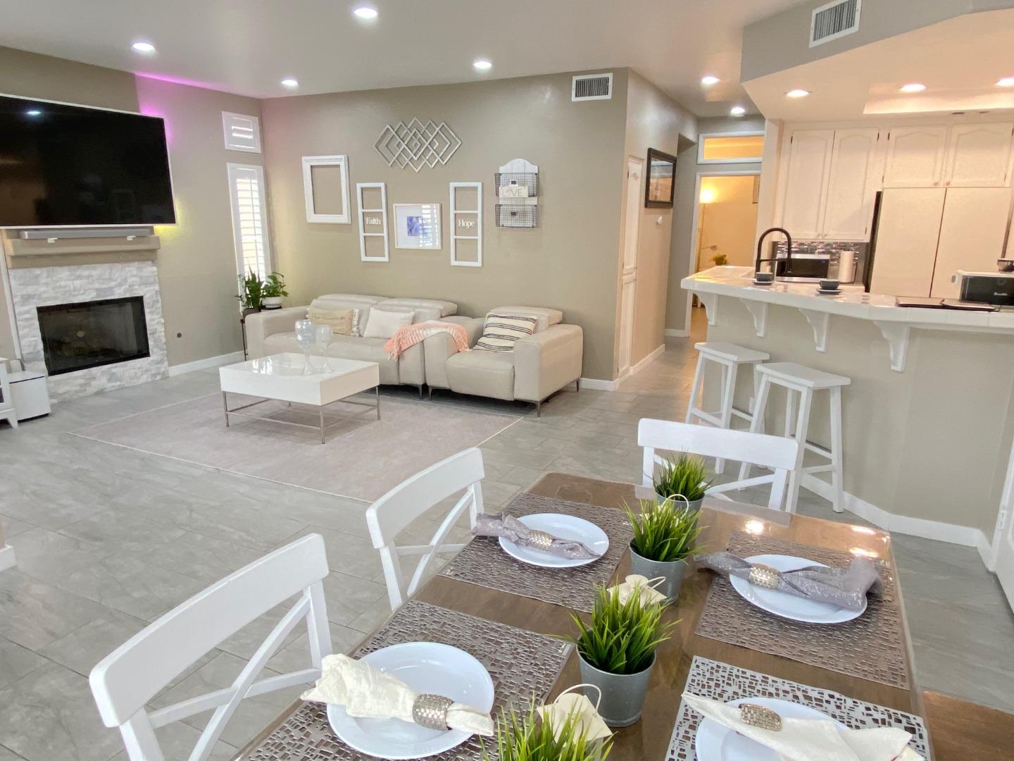 Detail Gallery Image 4 of 16 For 12670 Springbrook Dr #C,  San Diego,  CA 92128 - 2 Beds | 2 Baths