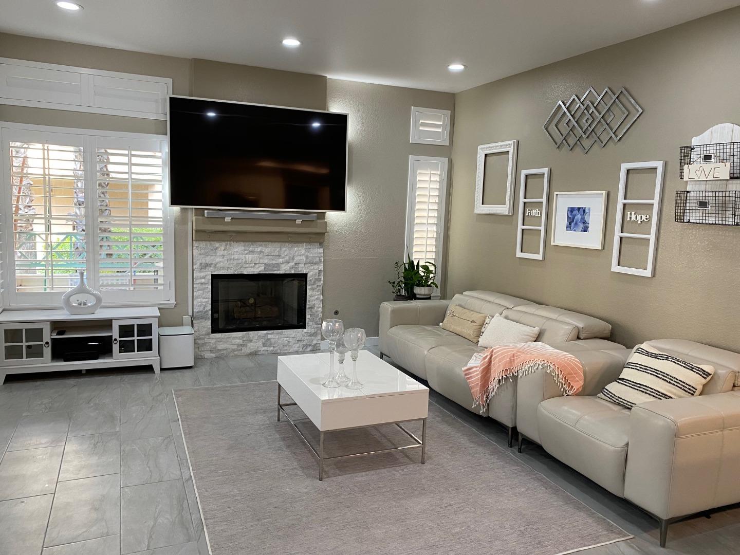 Detail Gallery Image 5 of 16 For 12670 Springbrook Dr #C,  San Diego,  CA 92128 - 2 Beds | 2 Baths