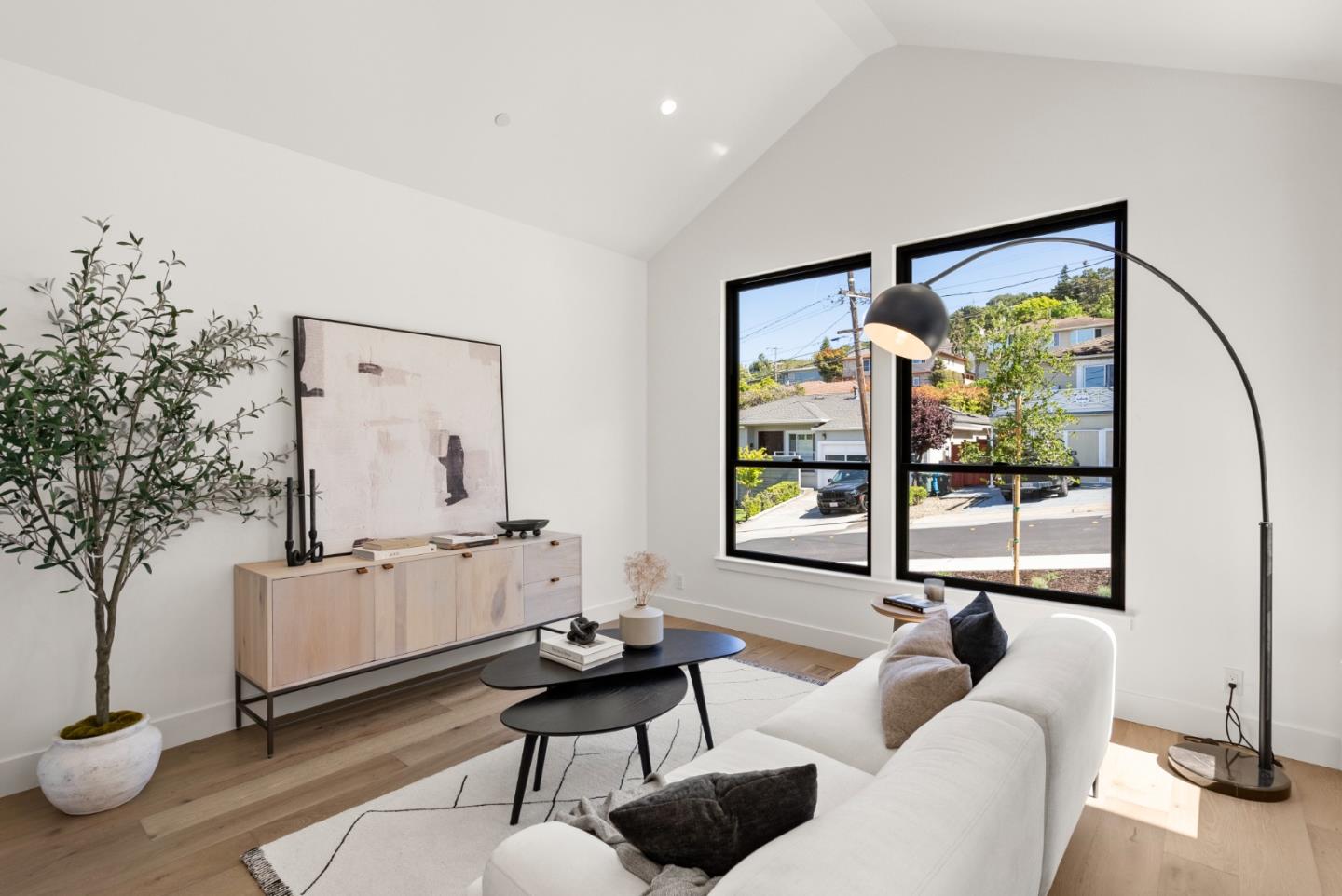 Detail Gallery Image 4 of 45 For 310 W 39th Ave, San Mateo,  CA 94403 - 4 Beds | 3/1 Baths