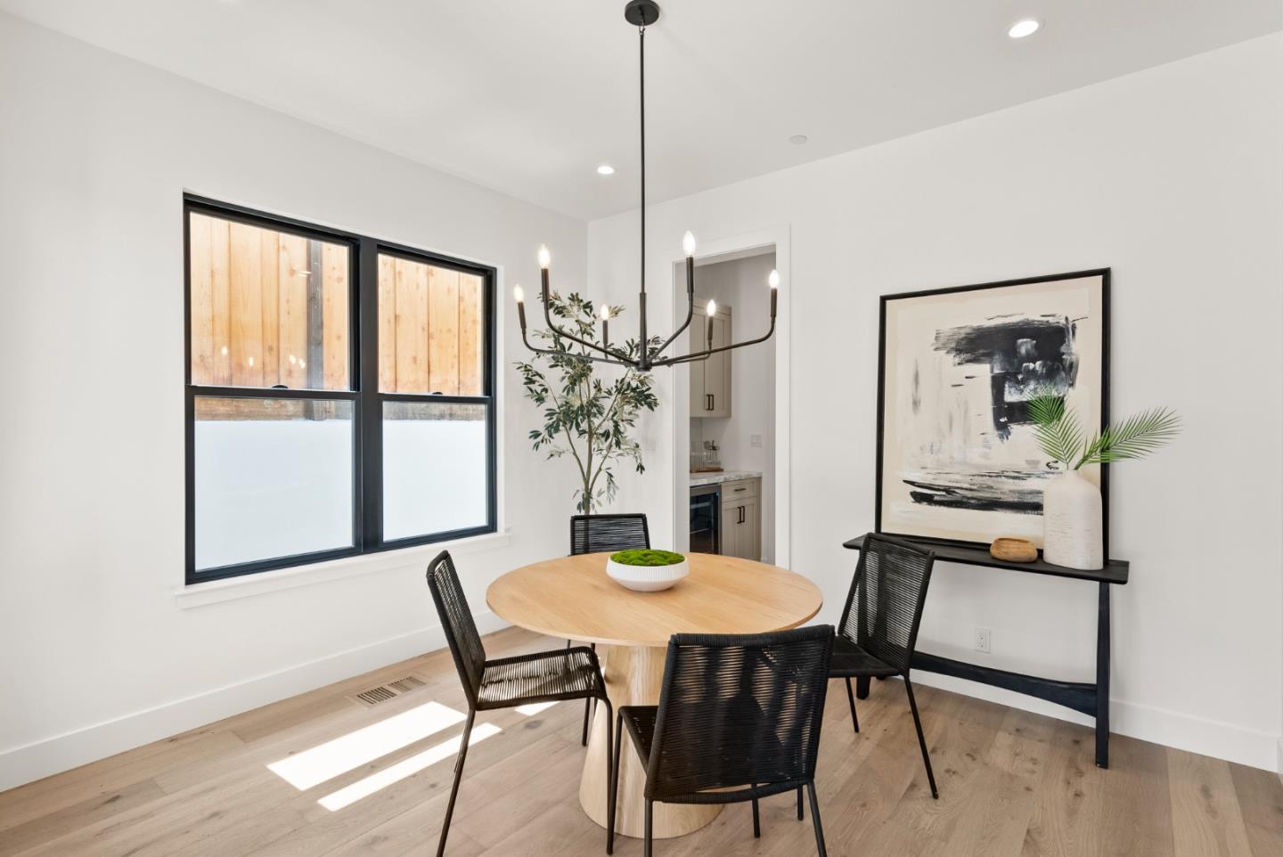 Detail Gallery Image 8 of 45 For 310 W 39th Ave, San Mateo,  CA 94403 - 4 Beds | 3/1 Baths
