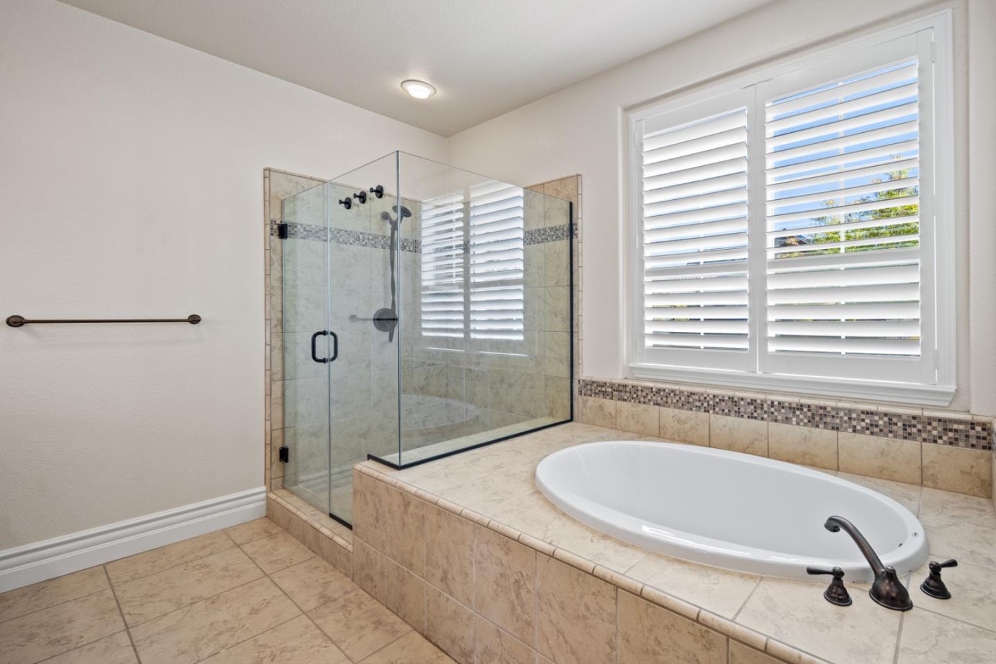 Detail Gallery Image 11 of 40 For 18270 Caldwell St, East Garrison,  CA 93933 - 4 Beds | 2/1 Baths