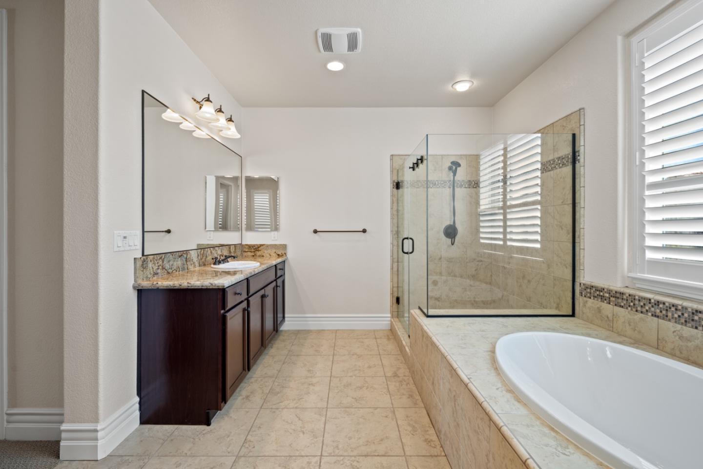Detail Gallery Image 12 of 40 For 18270 Caldwell St, East Garrison,  CA 93933 - 4 Beds | 2/1 Baths