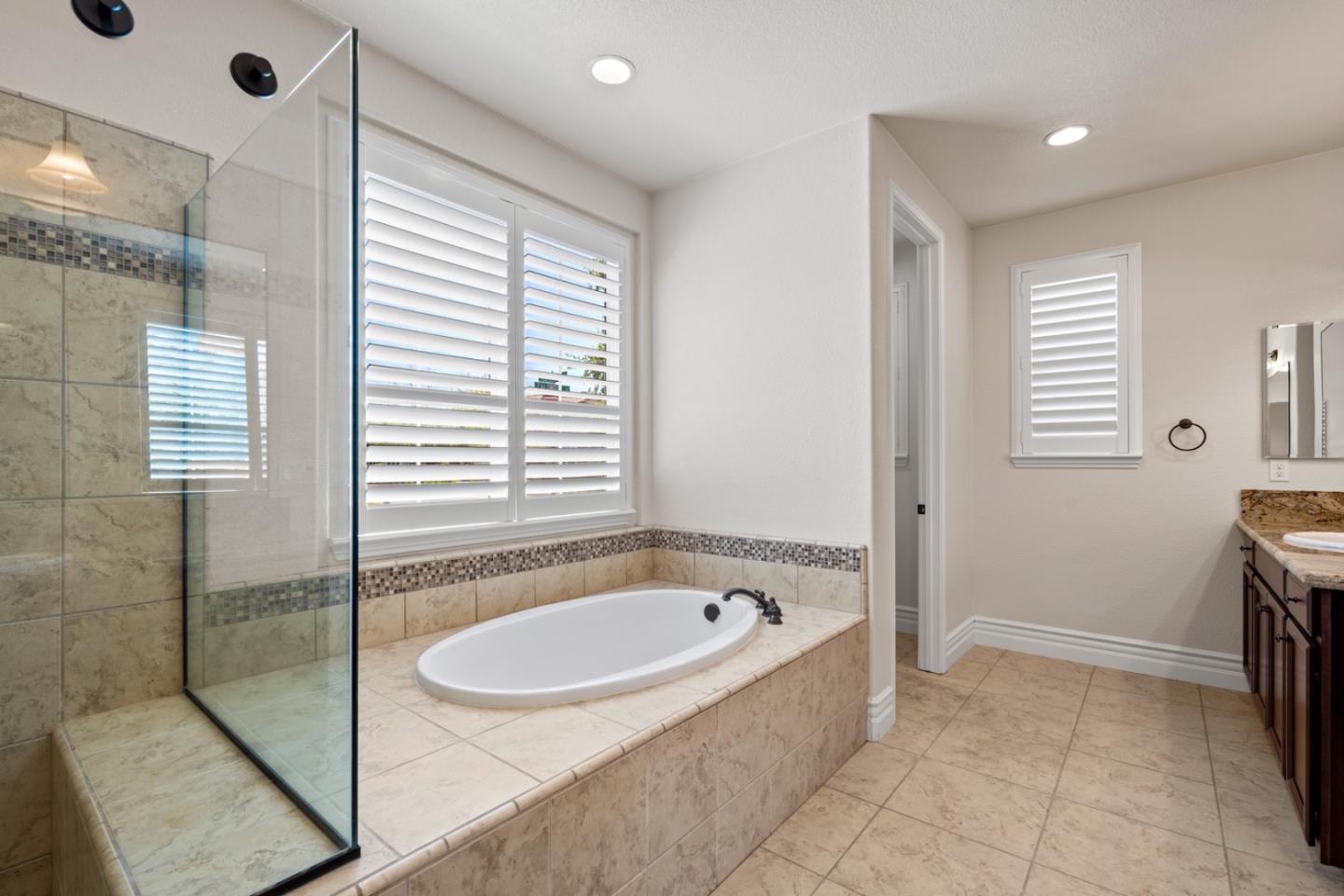 Detail Gallery Image 13 of 40 For 18270 Caldwell St, East Garrison,  CA 93933 - 4 Beds | 2/1 Baths
