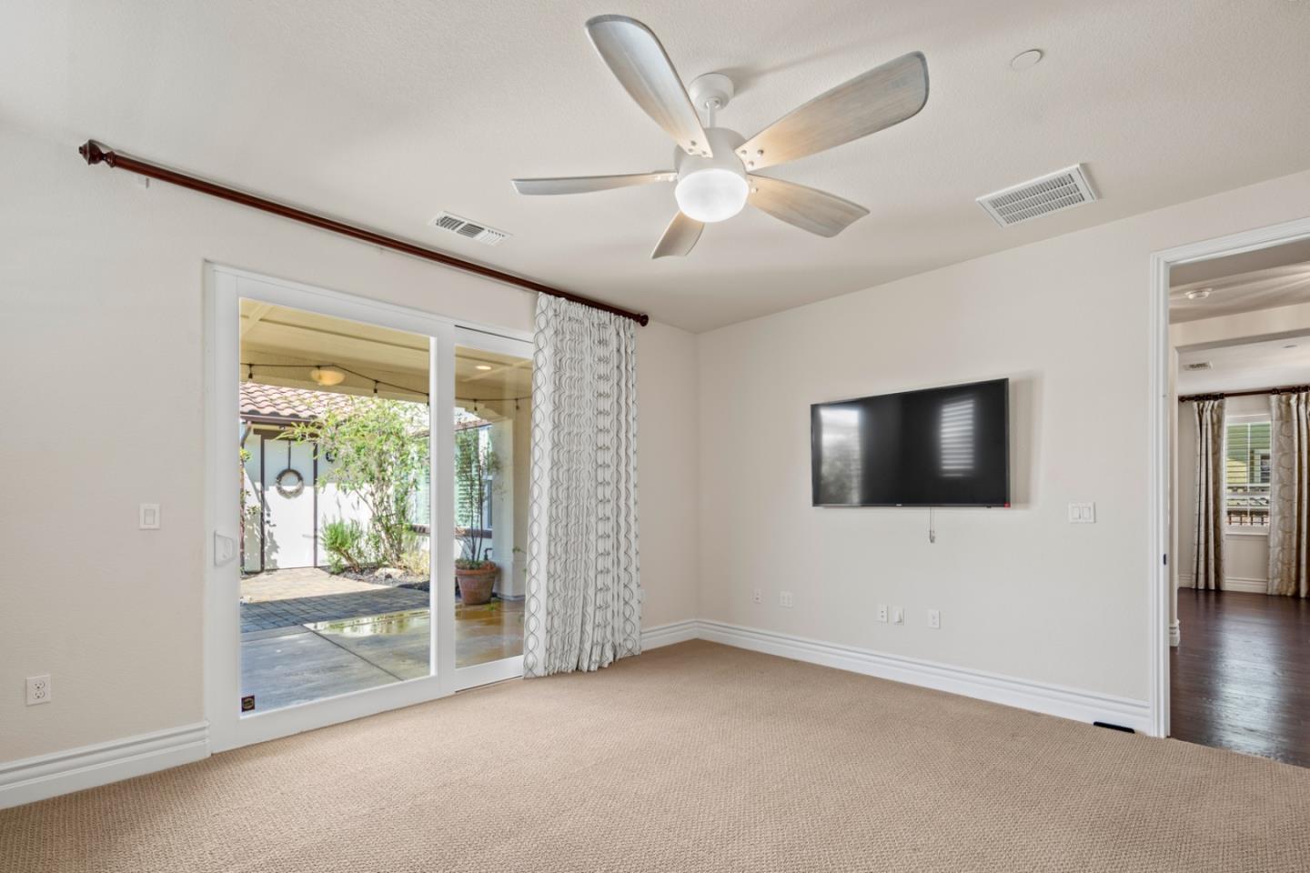 Detail Gallery Image 9 of 40 For 18270 Caldwell St, East Garrison,  CA 93933 - 4 Beds | 2/1 Baths