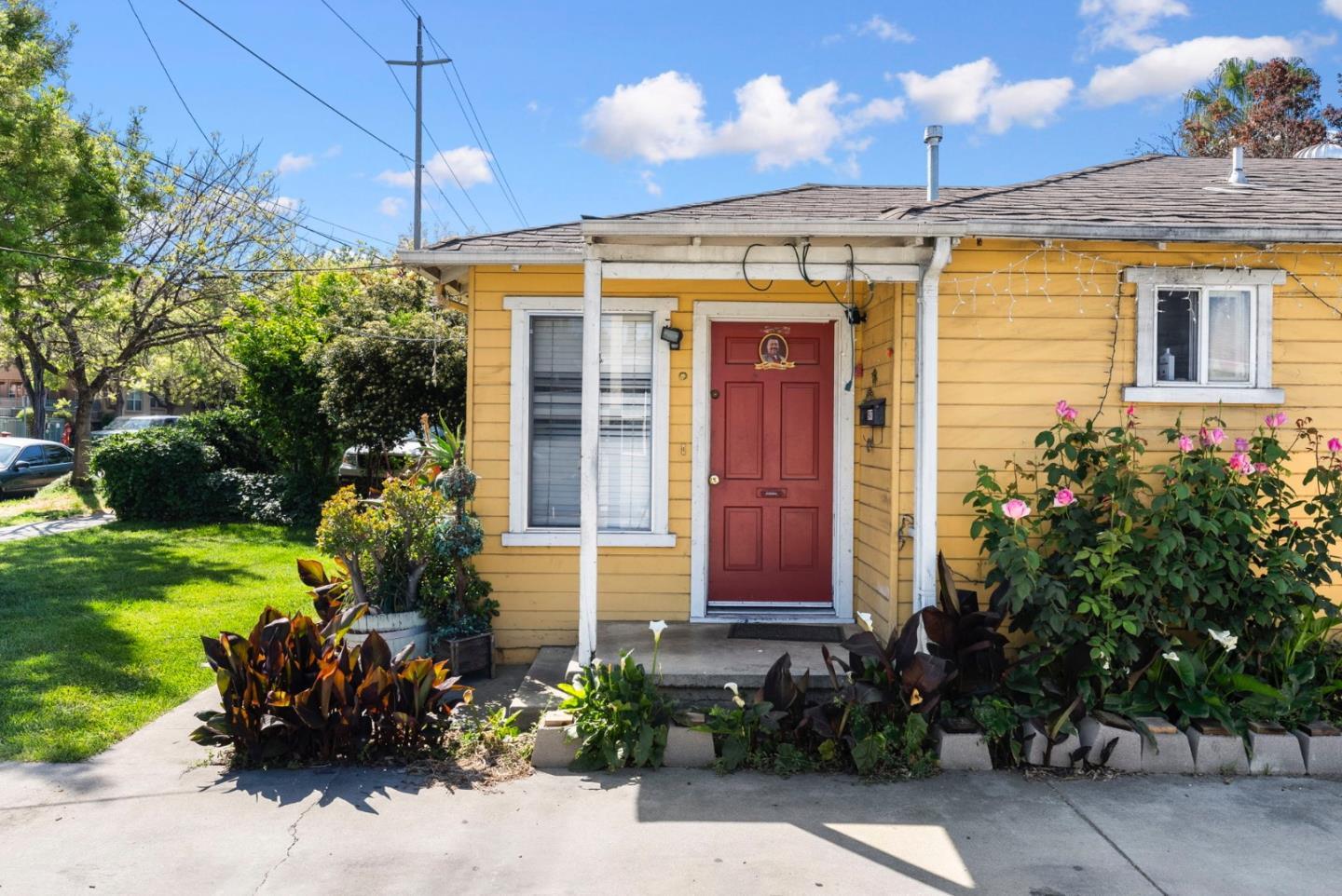Detail Gallery Image 1 of 16 For 947 S 11th St, San Jose,  CA 95112 - 2 Beds | 2 Baths