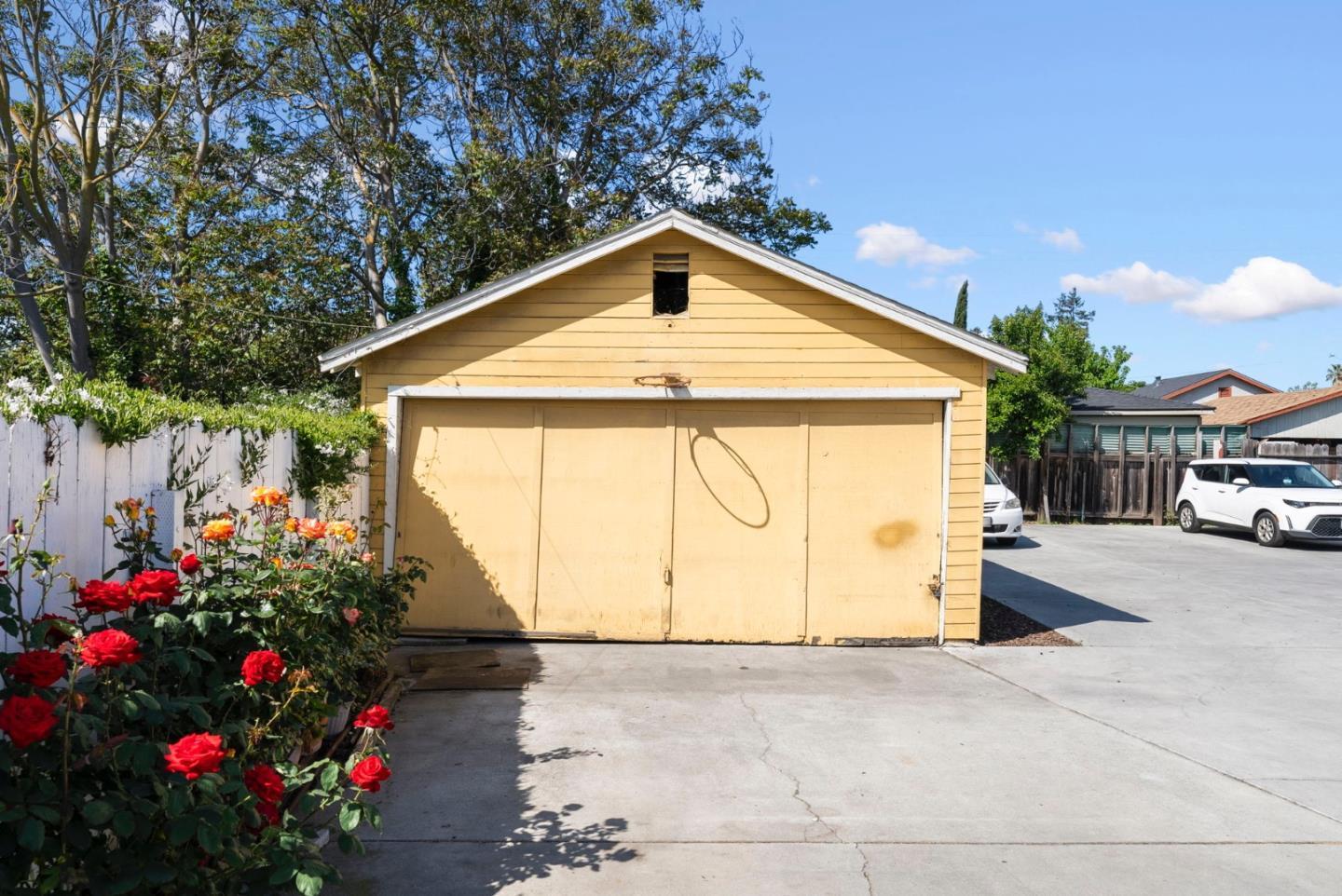 Detail Gallery Image 10 of 16 For 947 S 11th St, San Jose,  CA 95112 - 2 Beds | 2 Baths