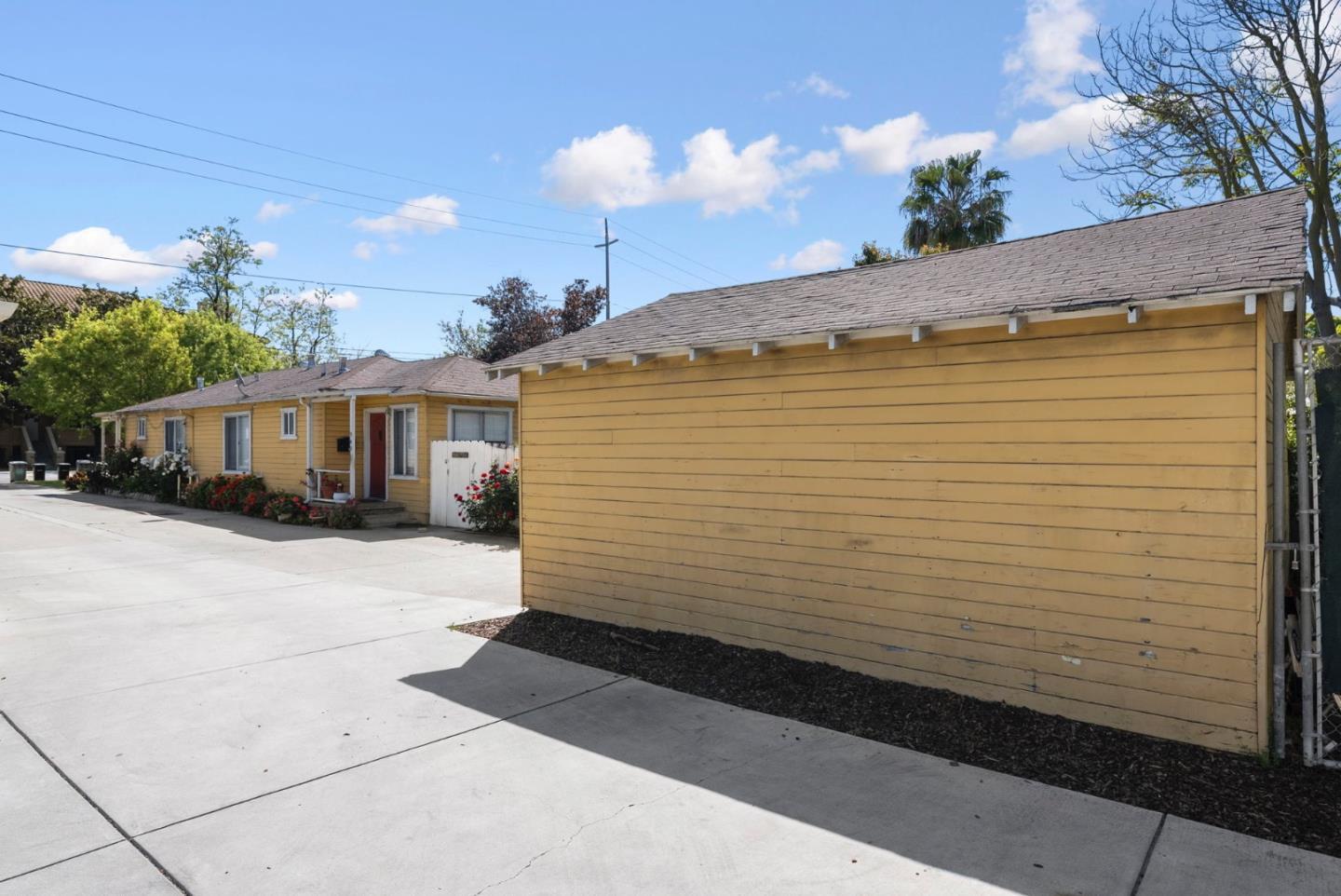 Detail Gallery Image 11 of 16 For 947 S 11th St, San Jose,  CA 95112 - 2 Beds | 2 Baths