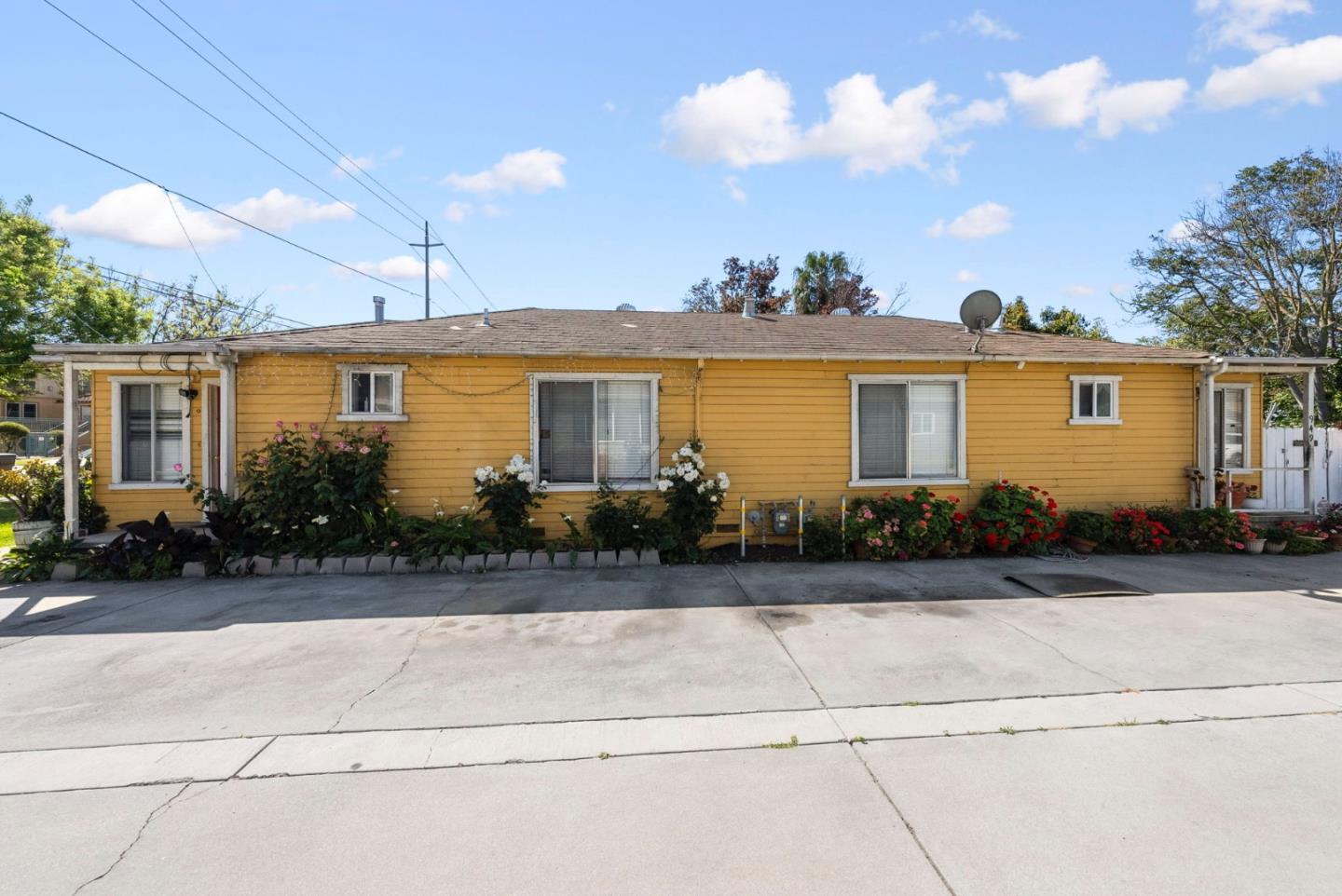 Detail Gallery Image 6 of 16 For 947 S 11th St, San Jose,  CA 95112 - 2 Beds | 2 Baths