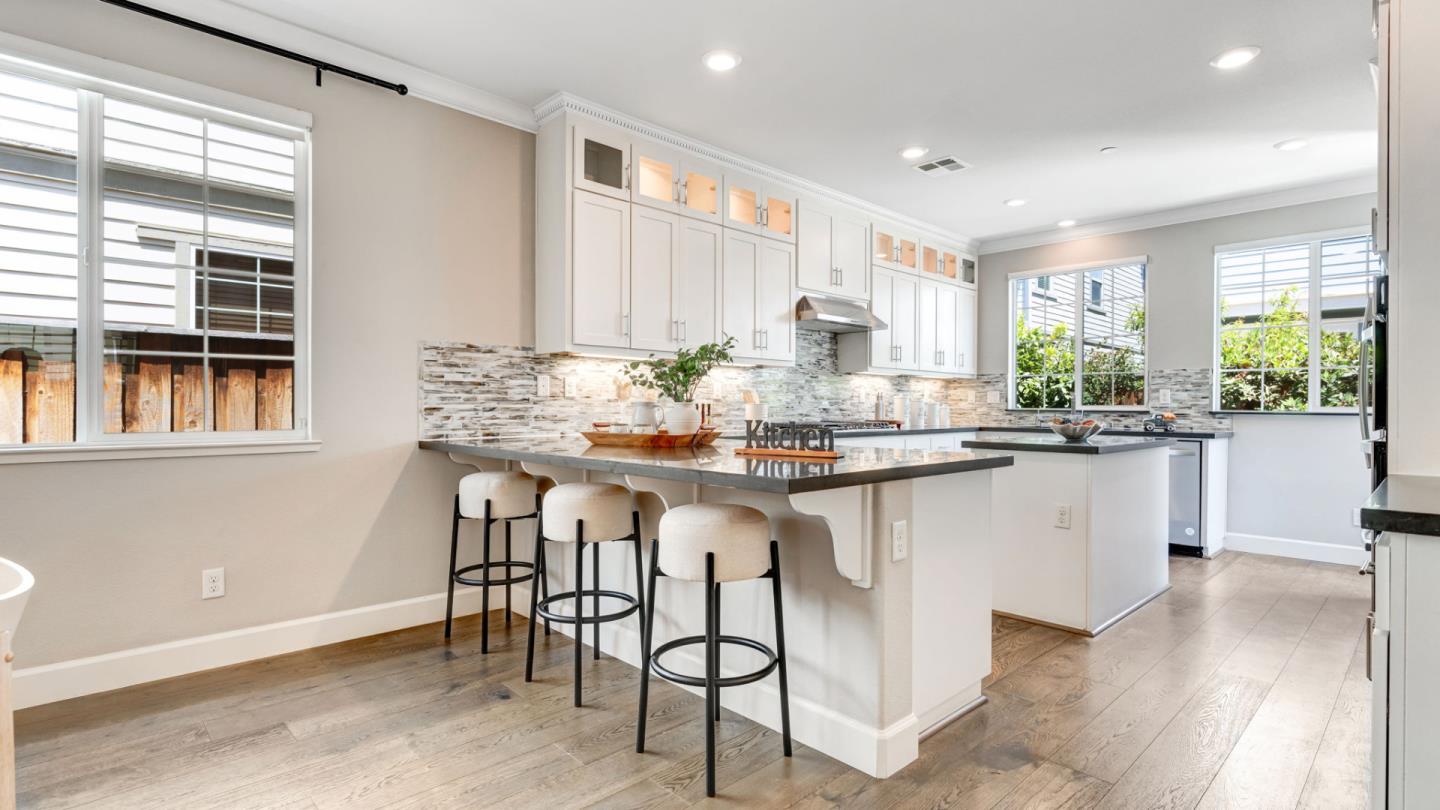Detail Gallery Image 13 of 62 For 33912 Horseshoe Loop, Fremont,  CA 94555 - 4 Beds | 3 Baths