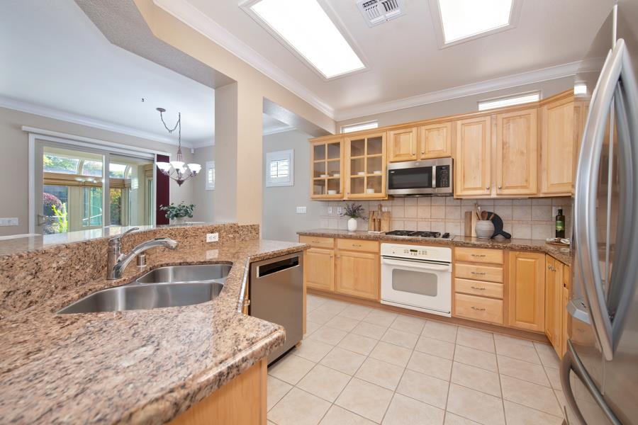 Detail Gallery Image 10 of 46 For 2054 Stonecrest Ln, Lincoln,  CA 95648 - 2 Beds | 2 Baths