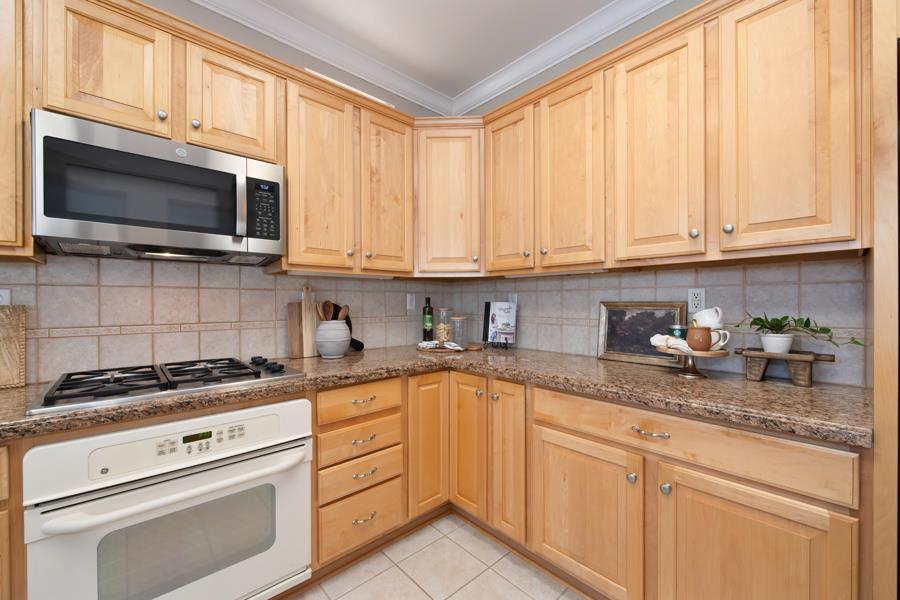 Detail Gallery Image 13 of 46 For 2054 Stonecrest Ln, Lincoln,  CA 95648 - 2 Beds | 2 Baths