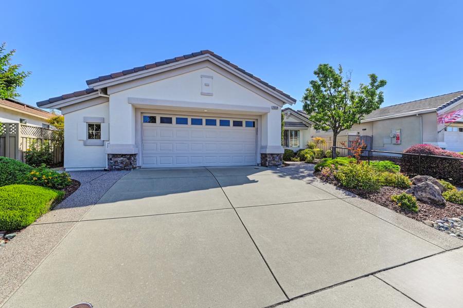 Detail Gallery Image 4 of 46 For 2054 Stonecrest Ln, Lincoln,  CA 95648 - 2 Beds | 2 Baths