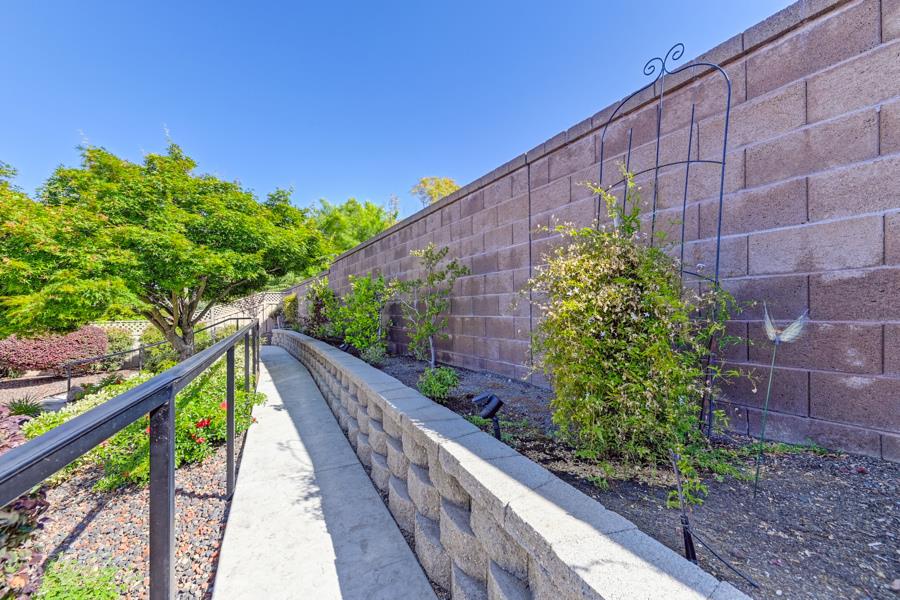 Detail Gallery Image 45 of 46 For 2054 Stonecrest Ln, Lincoln,  CA 95648 - 2 Beds | 2 Baths