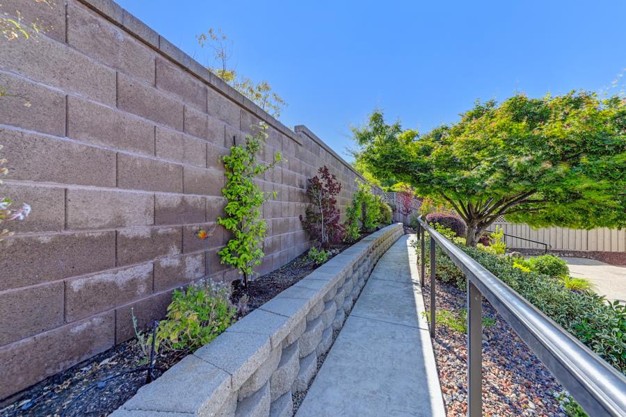 Detail Gallery Image 46 of 46 For 2054 Stonecrest Ln, Lincoln,  CA 95648 - 2 Beds | 2 Baths