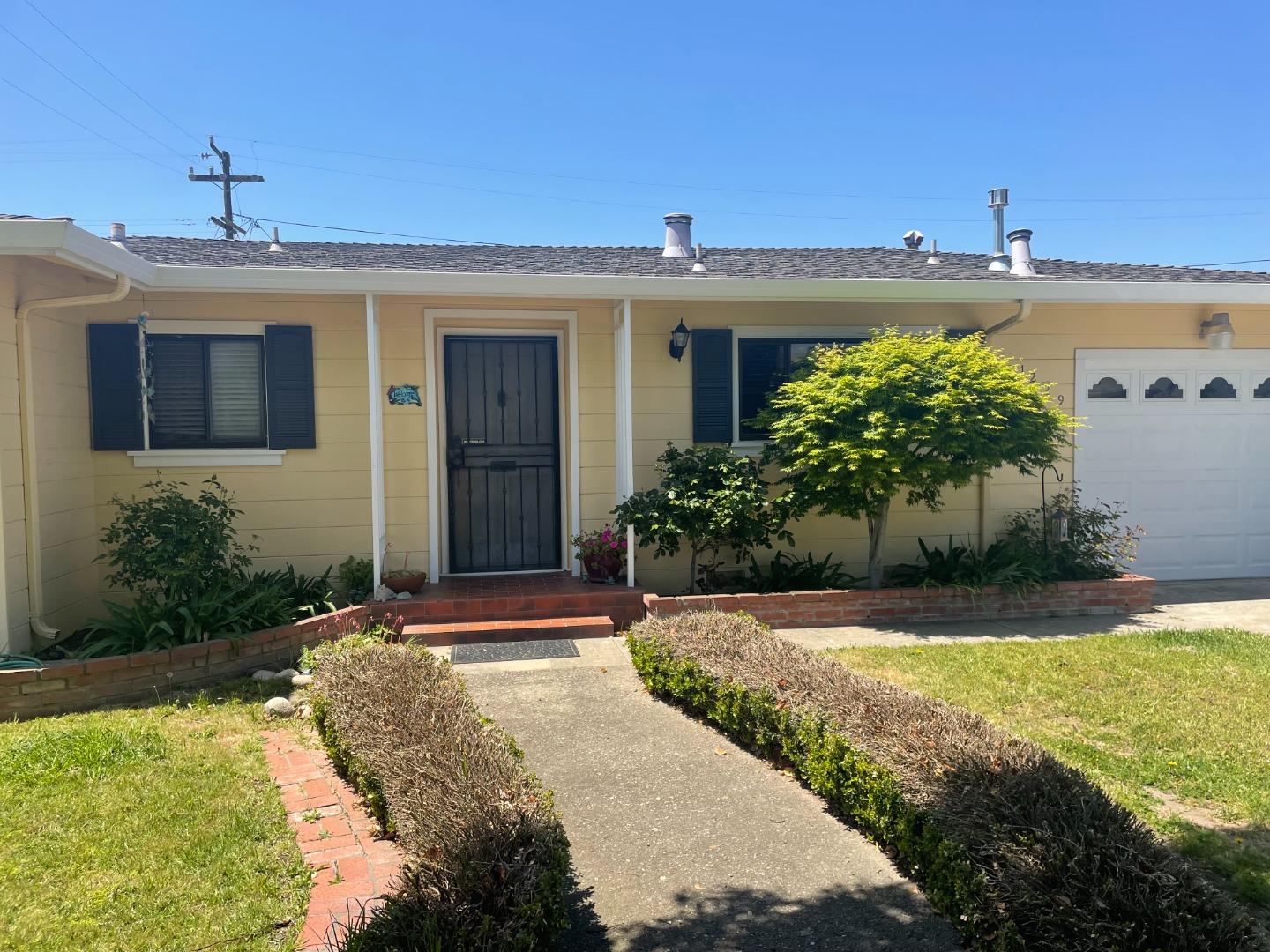 Detail Gallery Image 3 of 7 For 1229 Tyler St, Salinas,  CA 93906 - 2 Beds | 2 Baths