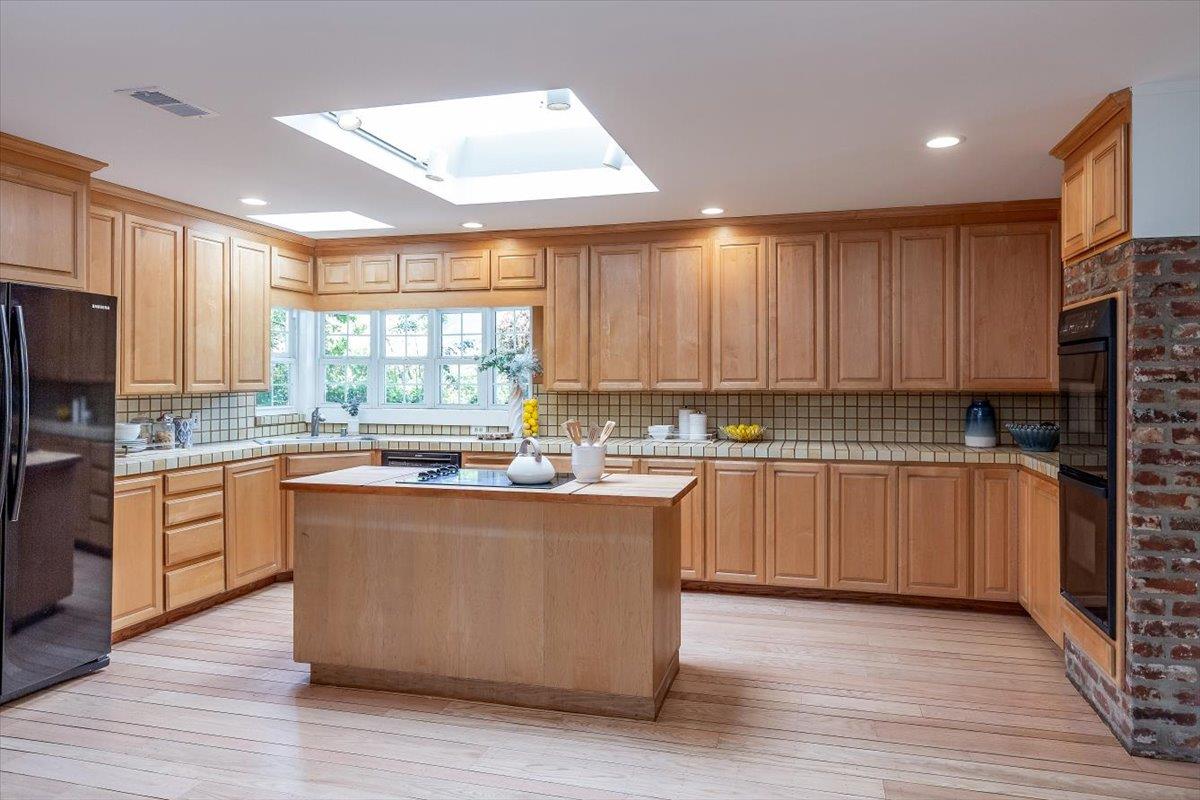 Detail Gallery Image 10 of 43 For 744 Los Altos Ave, Los Altos,  CA 94022 - 4 Beds | 3 Baths