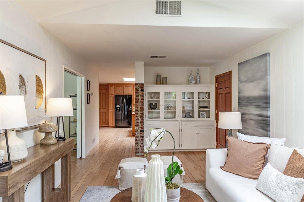 Detail Gallery Image 14 of 43 For 744 Los Altos Ave, Los Altos,  CA 94022 - 4 Beds | 3 Baths