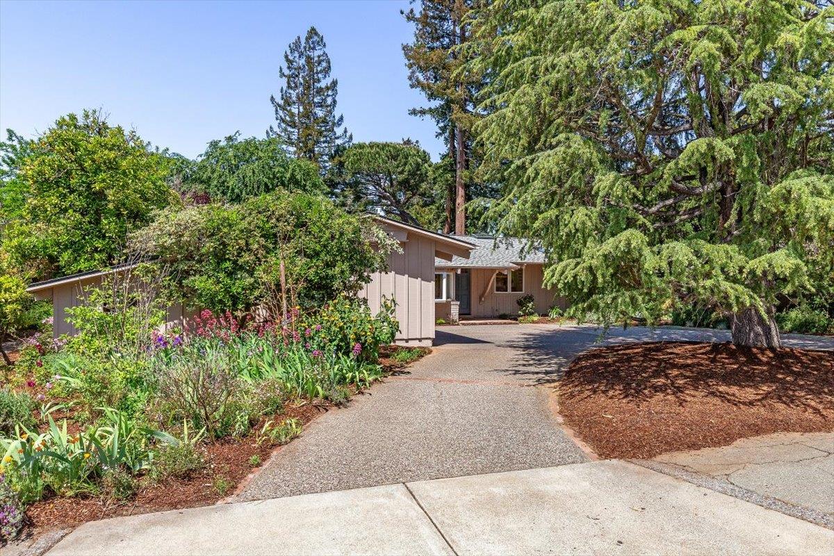 Detail Gallery Image 3 of 43 For 744 Los Altos Ave, Los Altos,  CA 94022 - 4 Beds | 3 Baths