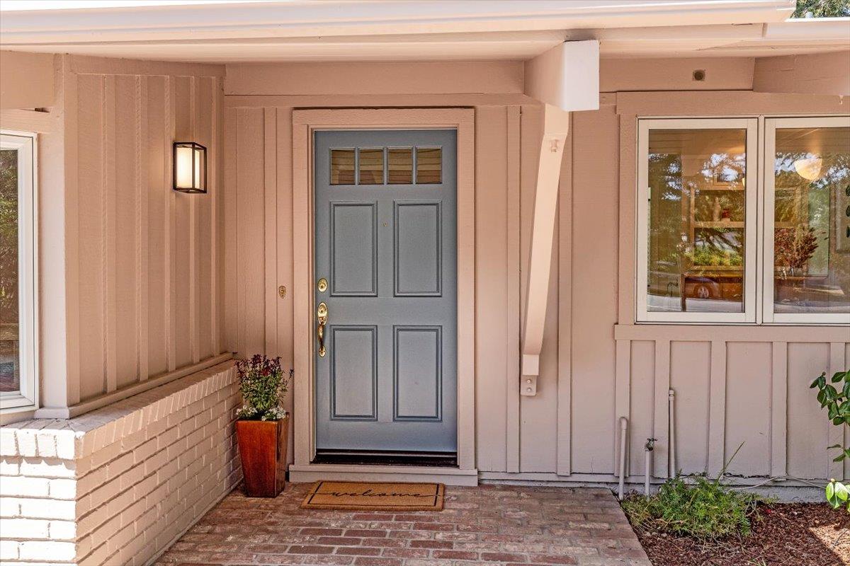 Detail Gallery Image 5 of 43 For 744 Los Altos Ave, Los Altos,  CA 94022 - 4 Beds | 3 Baths