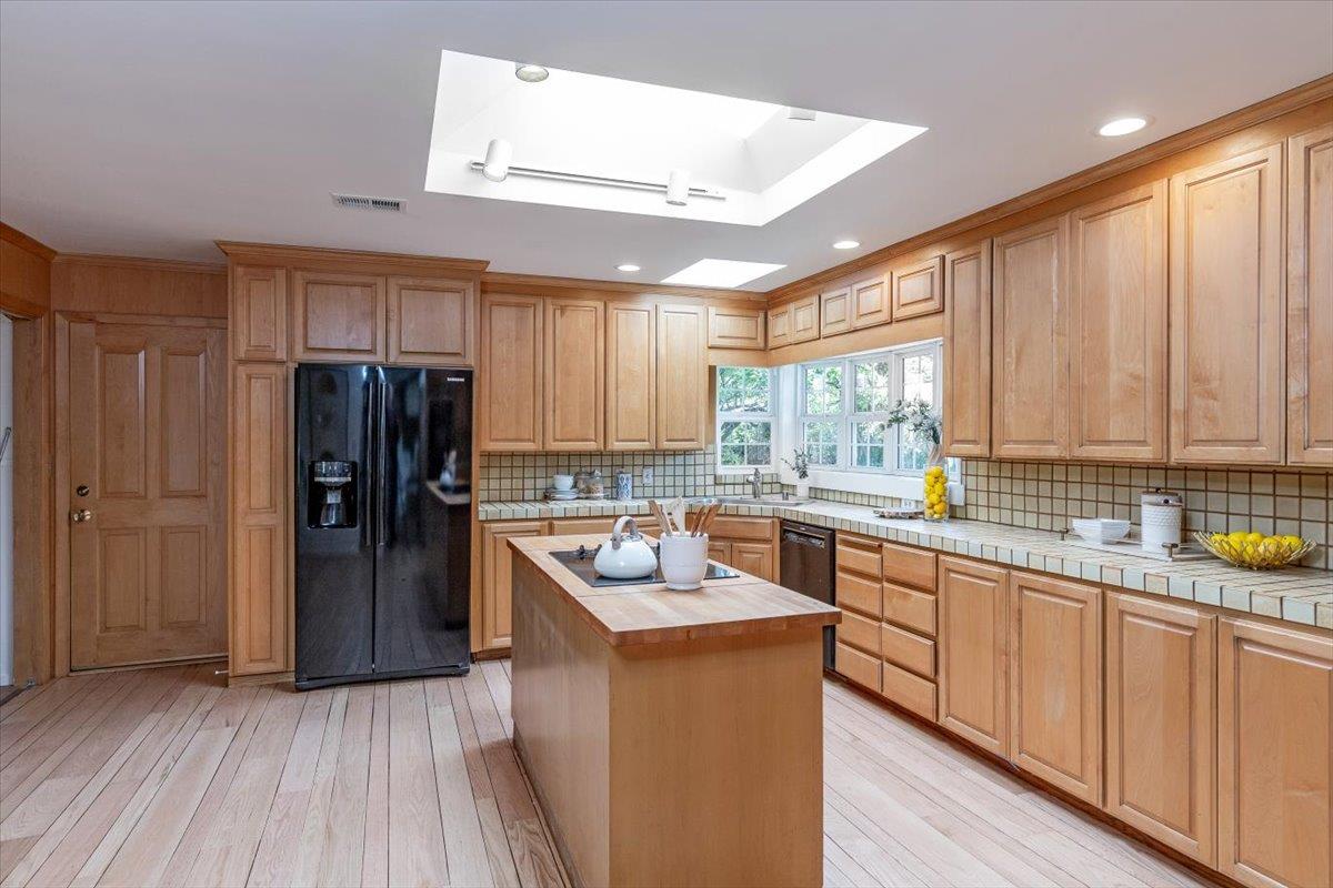 Detail Gallery Image 9 of 43 For 744 Los Altos Ave, Los Altos,  CA 94022 - 4 Beds | 3 Baths