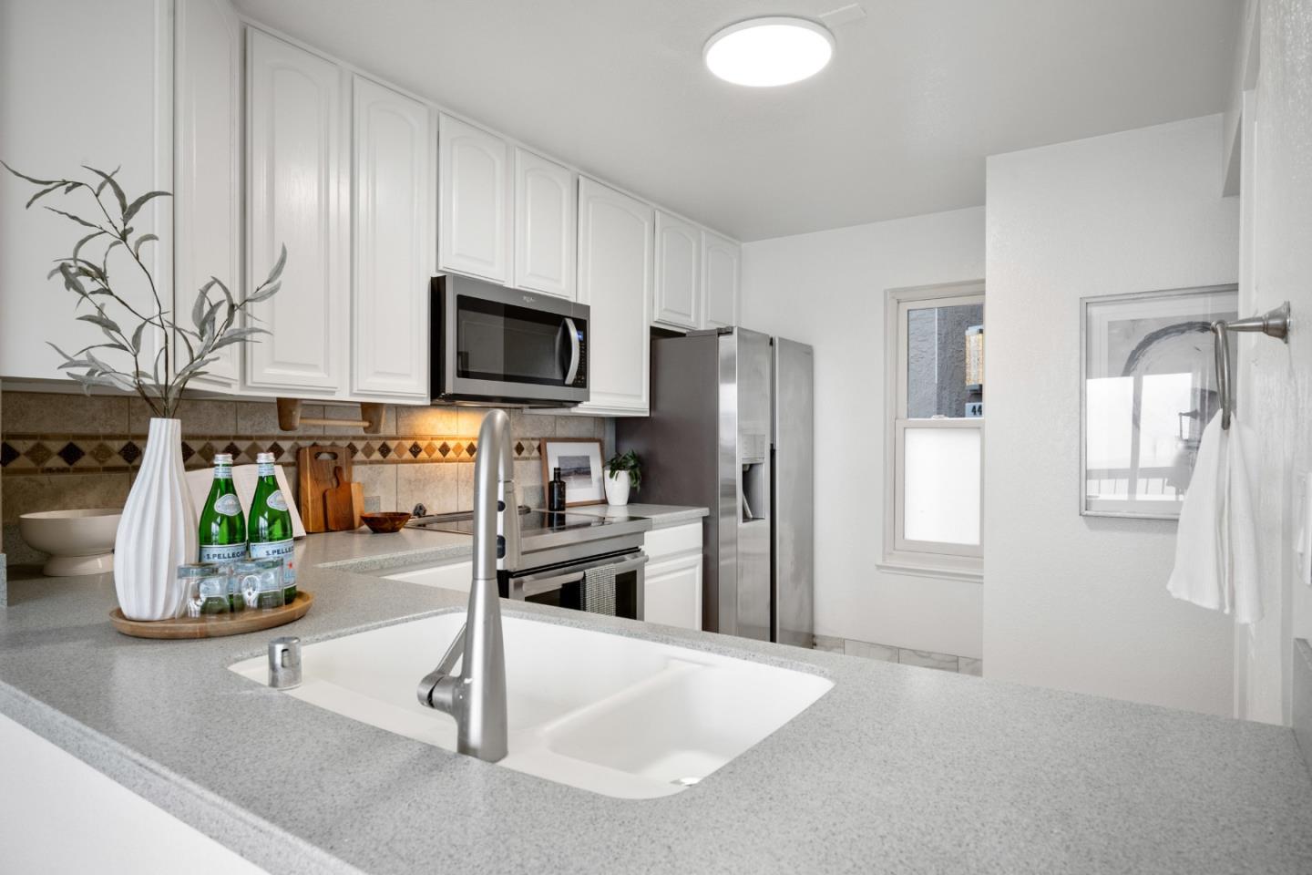 Detail Gallery Image 12 of 37 For 445 Roberts Rd, Pacifica,  CA 94044 - 2 Beds | 2 Baths