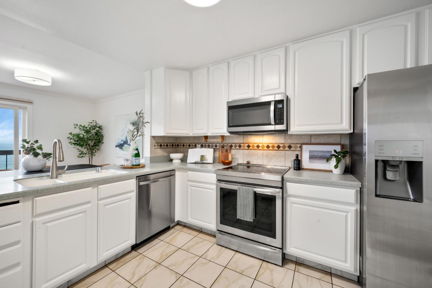 Detail Gallery Image 13 of 37 For 445 Roberts Rd, Pacifica,  CA 94044 - 2 Beds | 2 Baths