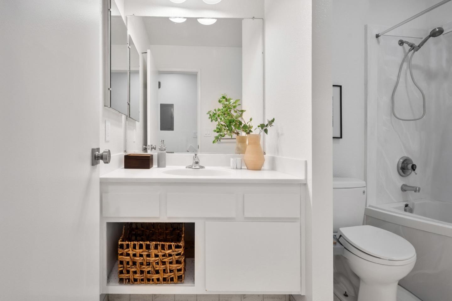 Detail Gallery Image 17 of 37 For 445 Roberts Rd, Pacifica,  CA 94044 - 2 Beds | 2 Baths
