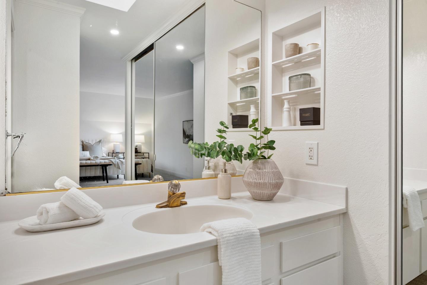 Detail Gallery Image 28 of 37 For 445 Roberts Rd, Pacifica,  CA 94044 - 2 Beds | 2 Baths