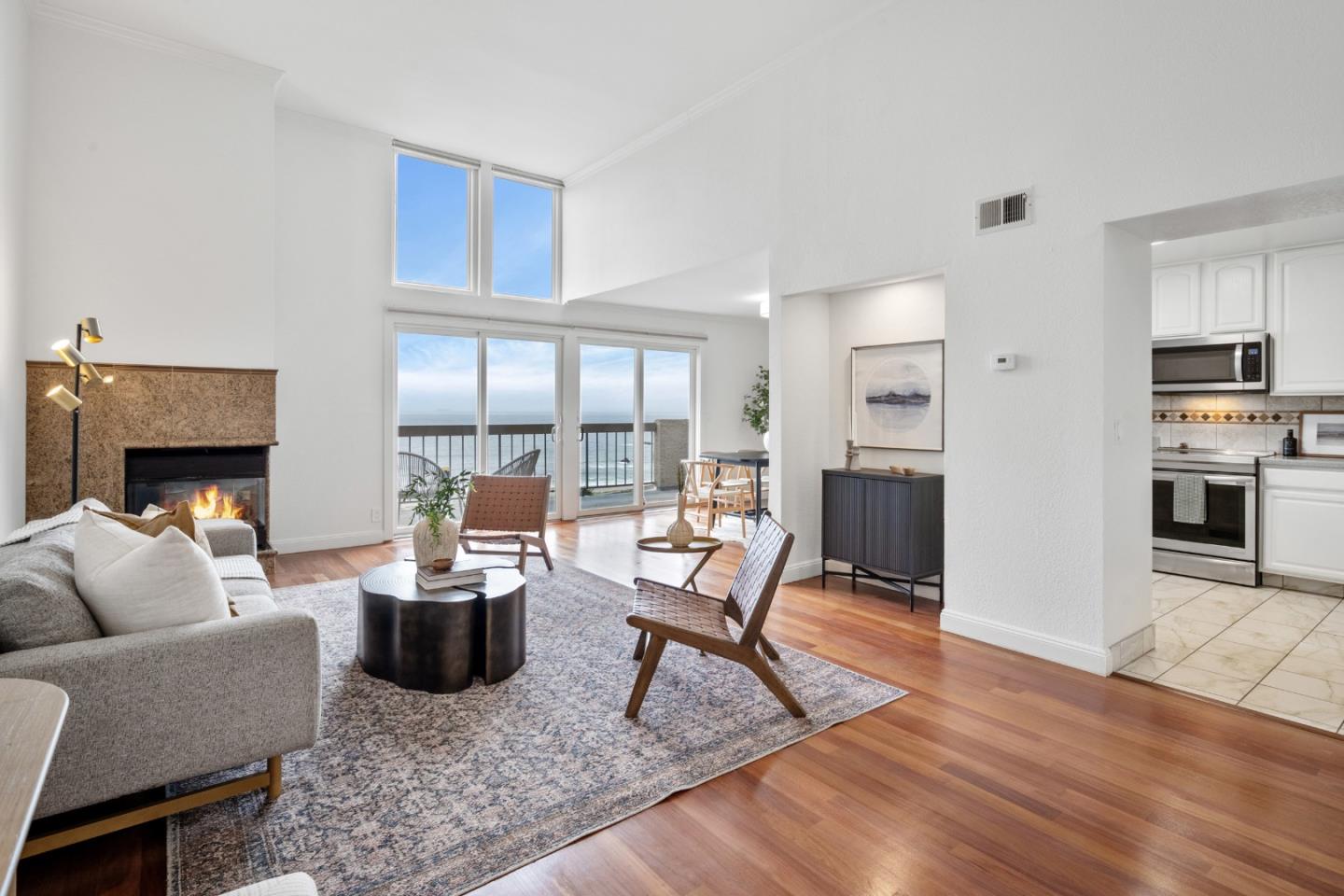 Detail Gallery Image 5 of 37 For 445 Roberts Rd, Pacifica,  CA 94044 - 2 Beds | 2 Baths