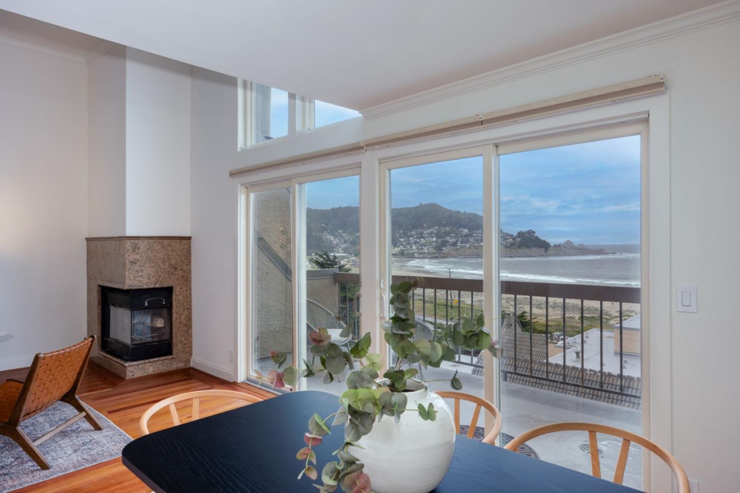 Detail Gallery Image 9 of 37 For 445 Roberts Rd, Pacifica,  CA 94044 - 2 Beds | 2 Baths