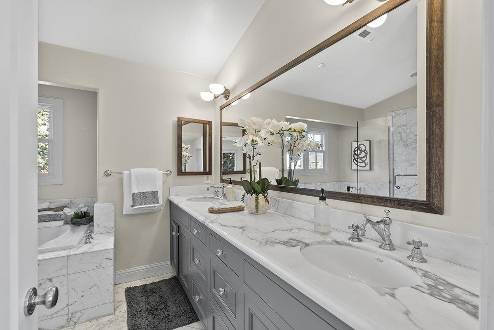 Detail Gallery Image 31 of 70 For 1246 Hoover St, Menlo Park,  CA 94025 - 3 Beds | 2/1 Baths