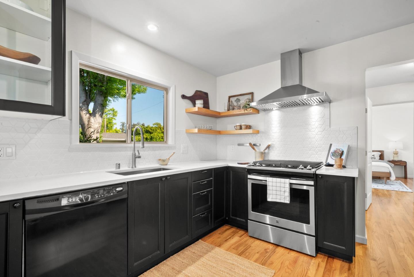 Detail Gallery Image 10 of 53 For 996 Elizabeth Dr, Santa Clara,  CA 95050 - 4 Beds | 2 Baths