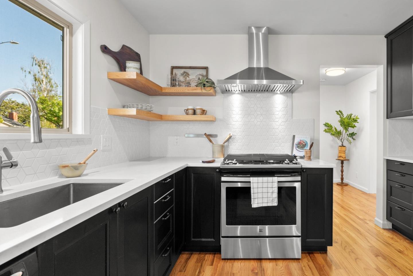 Detail Gallery Image 11 of 53 For 996 Elizabeth Dr, Santa Clara,  CA 95050 - 4 Beds | 2 Baths