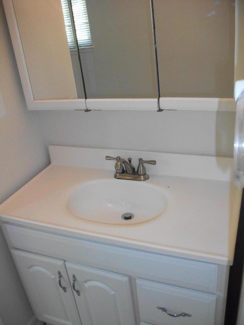 Detail Gallery Image 12 of 19 For 1566 Stone Creek Dr, San Jose,  CA 95132 - 3 Beds | 2 Baths