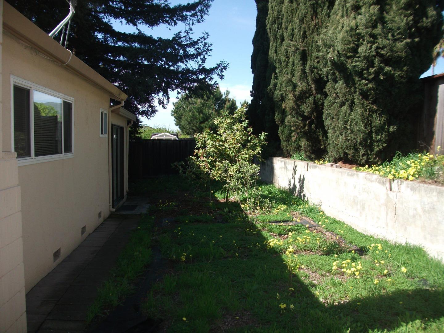Detail Gallery Image 18 of 19 For 1566 Stone Creek Dr, San Jose,  CA 95132 - 3 Beds | 2 Baths
