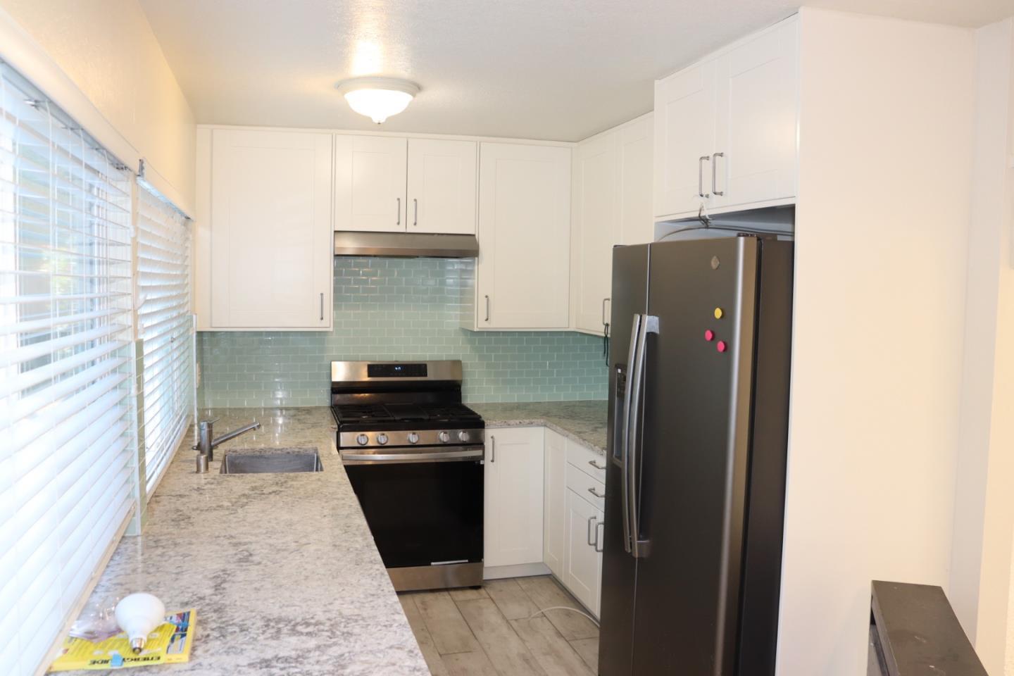Detail Gallery Image 2 of 19 For 1566 Stone Creek Dr, San Jose,  CA 95132 - 3 Beds | 2 Baths