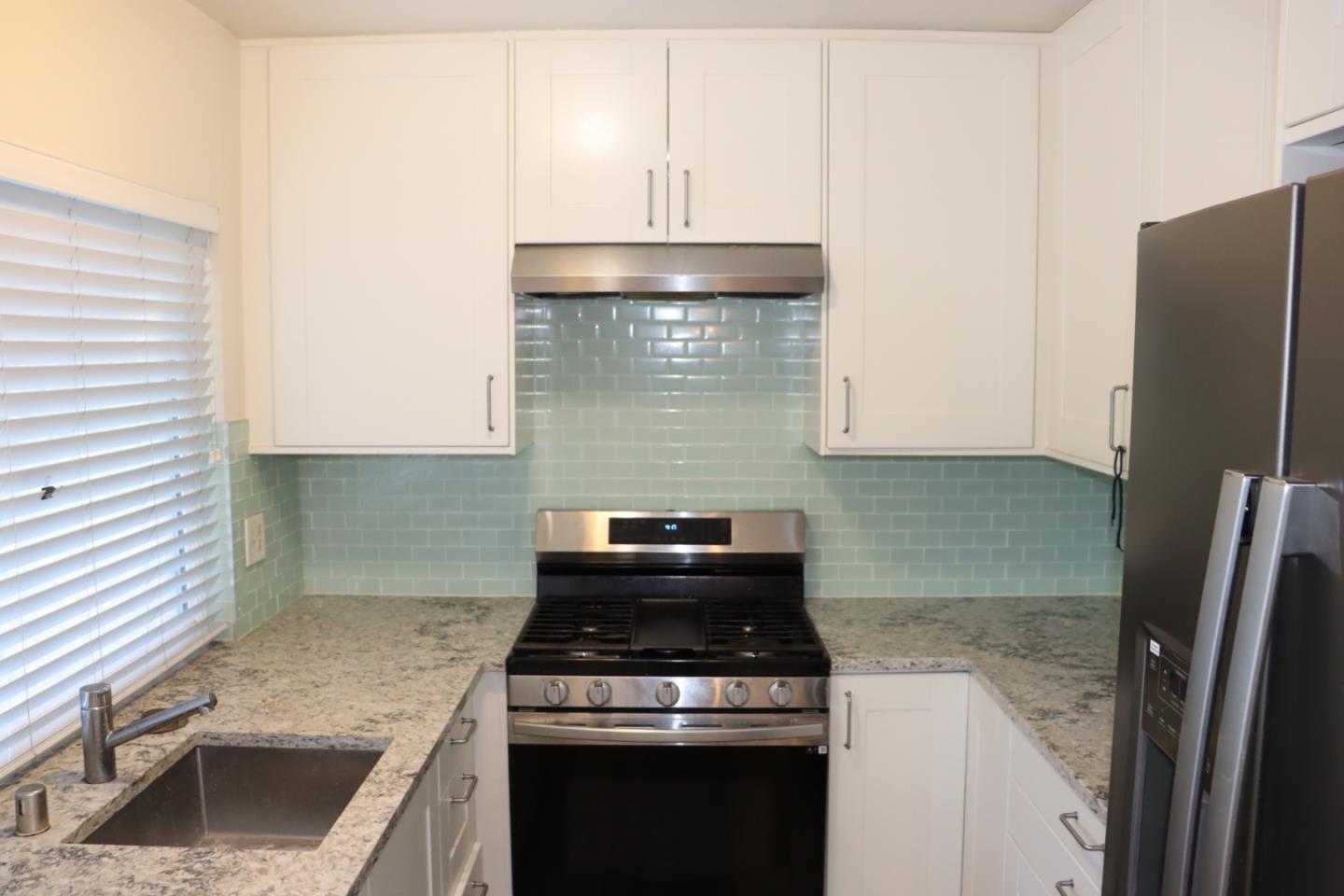 Detail Gallery Image 4 of 19 For 1566 Stone Creek Dr, San Jose,  CA 95132 - 3 Beds | 2 Baths