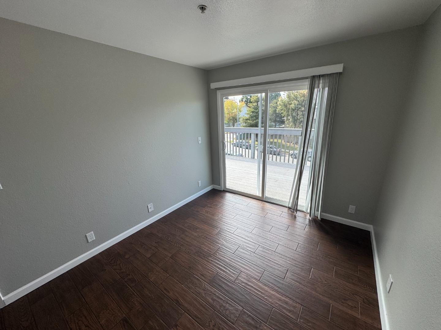 Detail Gallery Image 4 of 16 For 1049 Rider Ave #F,  Salinas,  CA 93905 - 2 Beds | 1 Baths