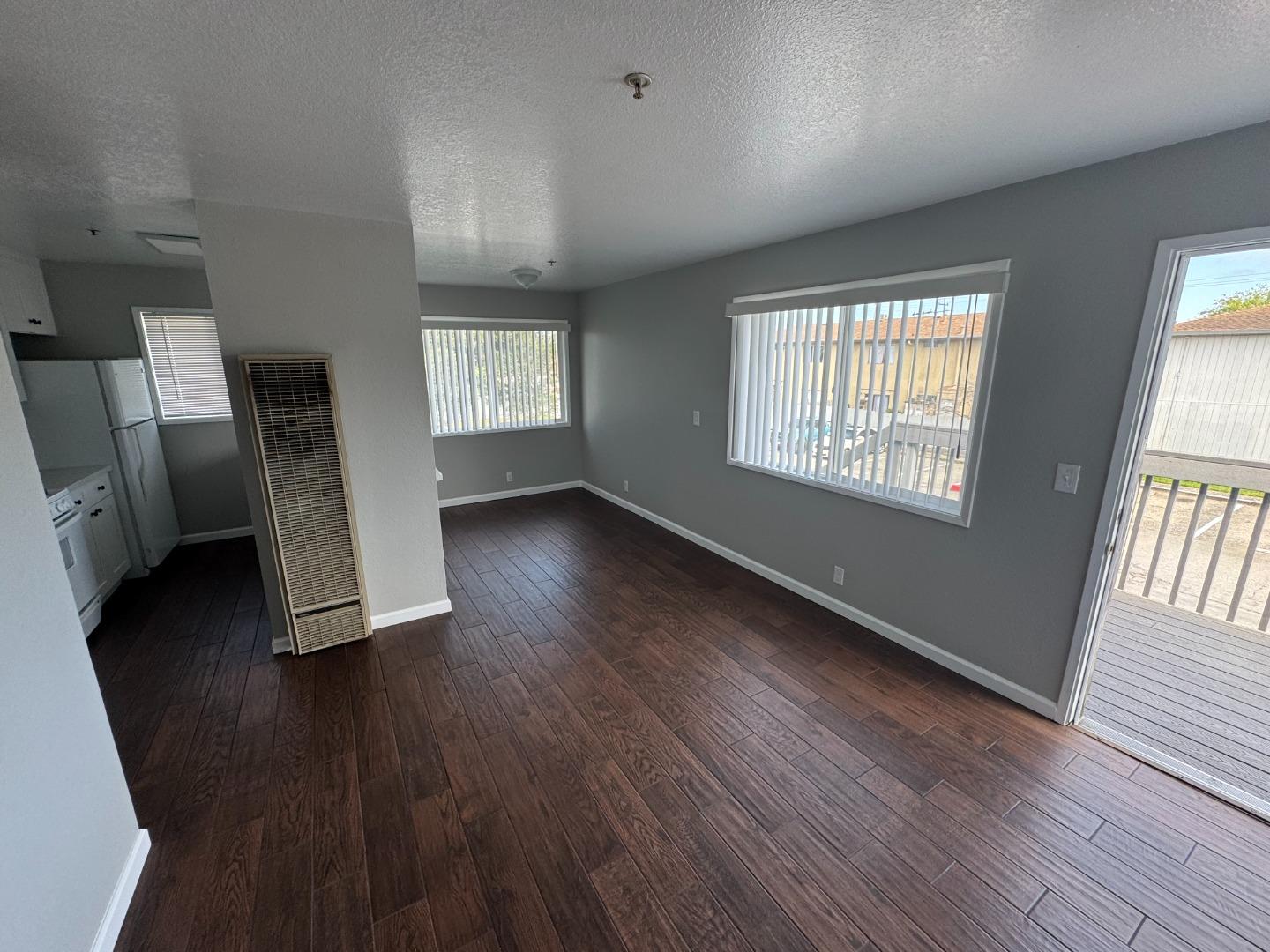 Detail Gallery Image 6 of 16 For 1049 Rider Ave #F,  Salinas,  CA 93905 - 2 Beds | 1 Baths