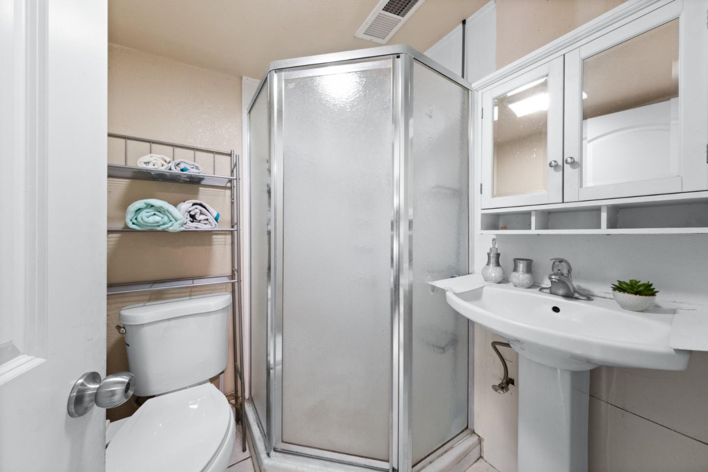 Detail Gallery Image 10 of 23 For 1919 S King Rd, San Jose,  CA 95122 - 3 Beds | 2 Baths